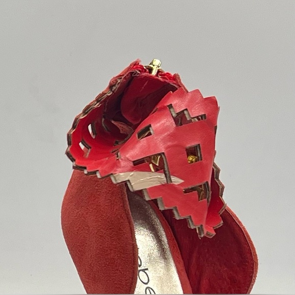 BEBE Coral Gold Embellished Ankle Strap Peeptoe 5”/1” Platform Heels Size 7 - Picture 8 of 9